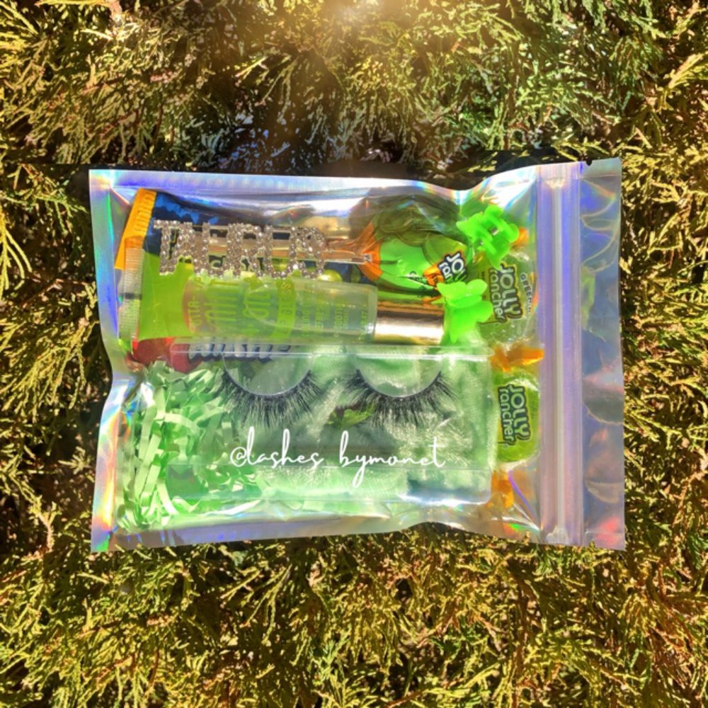 Mint Oil Lip Gloss Mink Eyelash Bundle